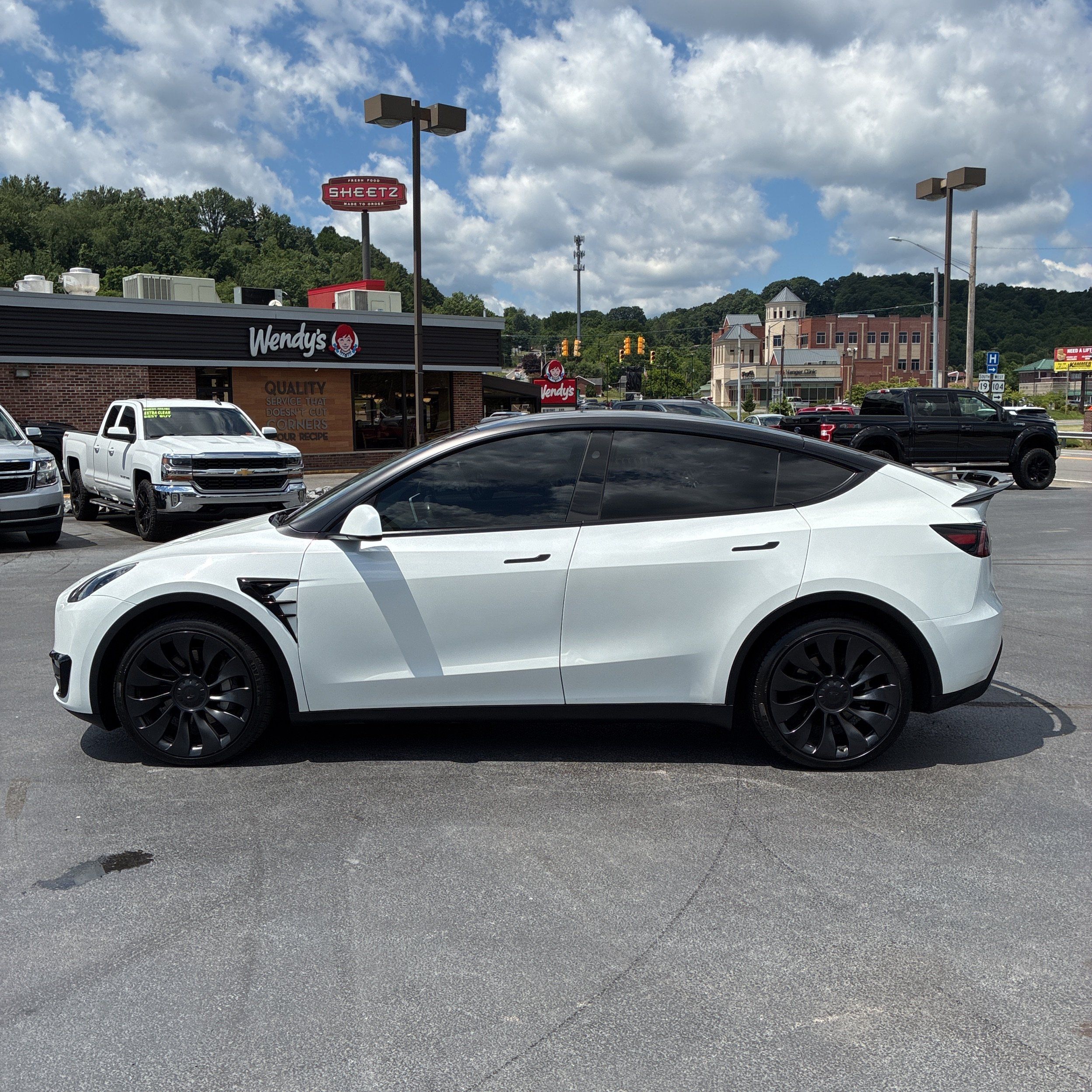 tesla model y 2023 7SAYGDEE7PF805681 image tesla model y 2023 7SAYGDEE7PF805681 image